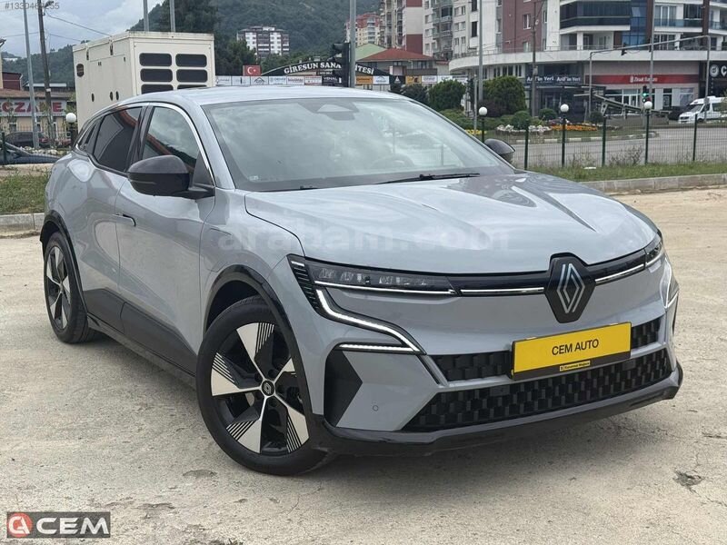 Galeriden Renault Megane E-Tech Techno 2025 Model Giresun 11.500 km Gri