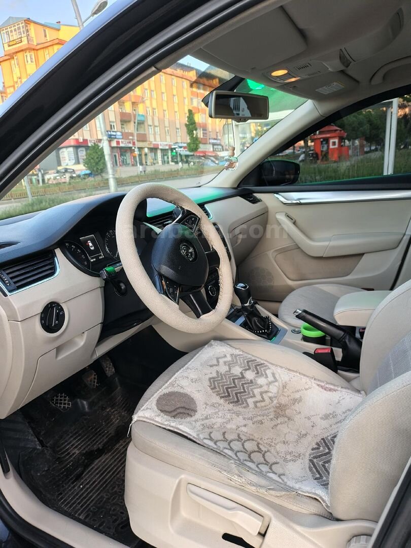 Sahibinden Skoda Octavia 1.6 TDI Elegance 2013 Model Erzurum 160.000 km Siyah 6