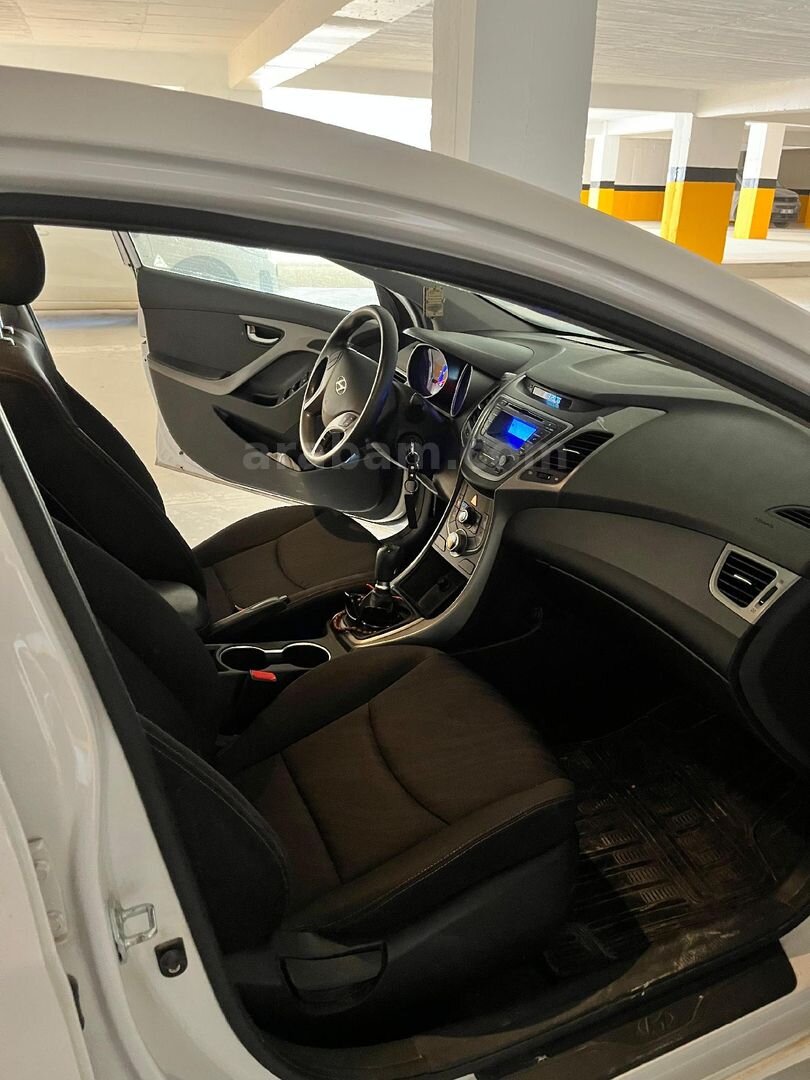 Sahibinden Hyundai Elantra 1.6 CRDi Style 2015 Model Adana 112.000 km Beyaz 3