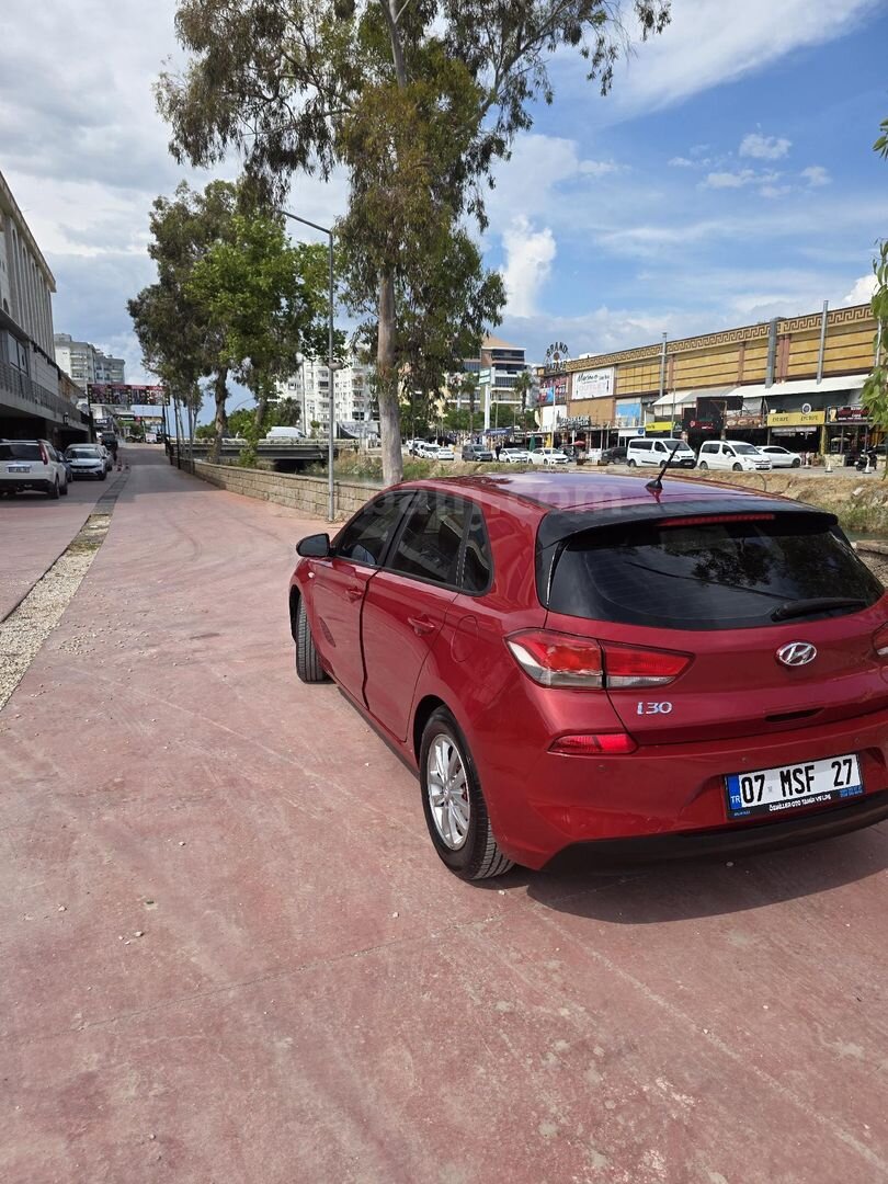 Sahibinden Hyundai i30 1.4 MPi Style 2017 Model Antalya 231.000 km Bordo 4