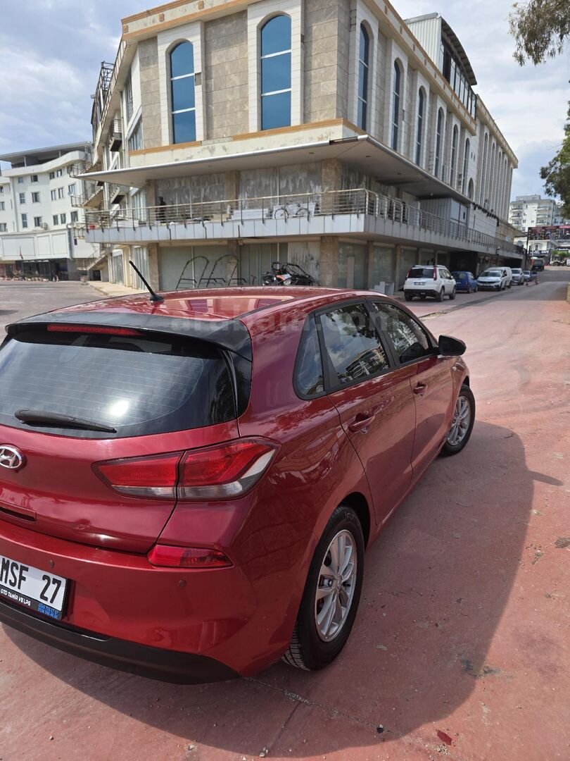 Sahibinden Hyundai i30 1.4 MPi Style 2017 Model Antalya 231.000 km Bordo 5