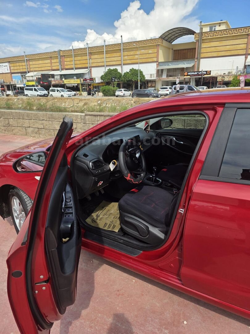 Sahibinden Hyundai i30 1.4 MPi Style 2017 Model Antalya 231.000 km Bordo 6