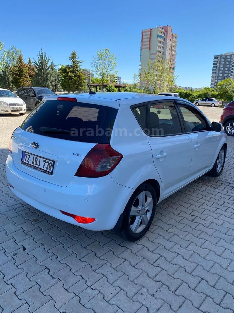 Sahibinden Kia Ceed 1.6 CRDi Motion 2012 Model Ankara 273.000 km Beyaz 2