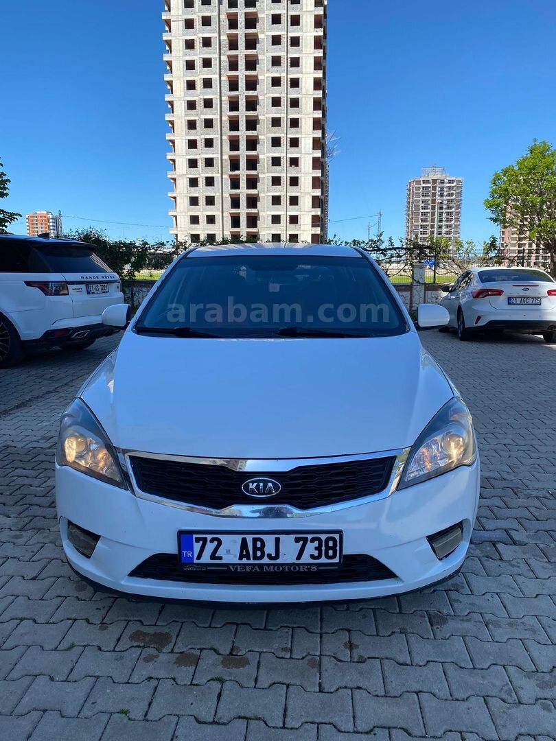 Sahibinden Kia Ceed 1.6 CRDi Motion 2012 Model Ankara 273.000 km Beyaz 1