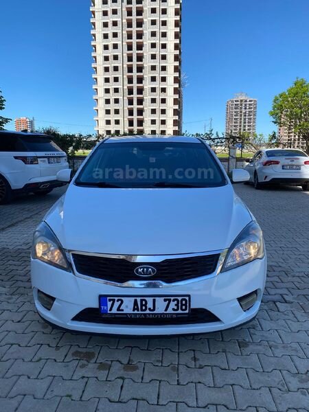 Sahibinden Kia Ceed 1.6 CRDi Motion 2012 Model Ankara 273.000 km Beyaz