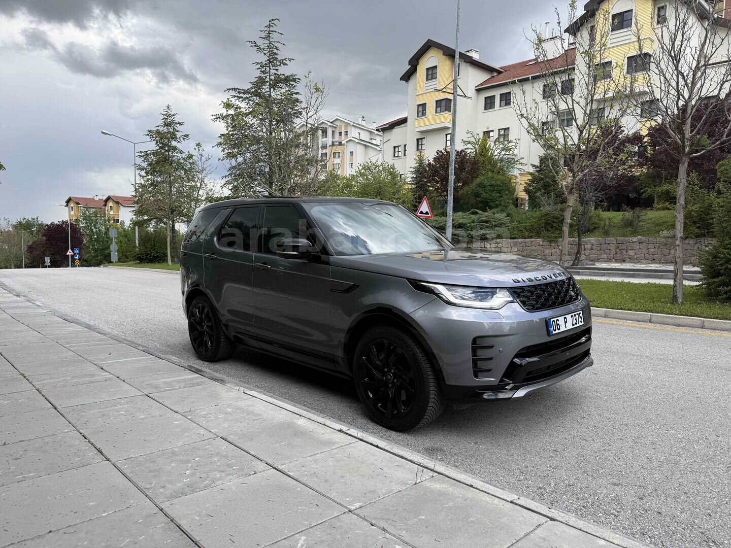 Sahibinden Land Rover Discovery 2.0 Si4 R-Dynamic SE 2023 Model Ankara 25.000 km Gri 4