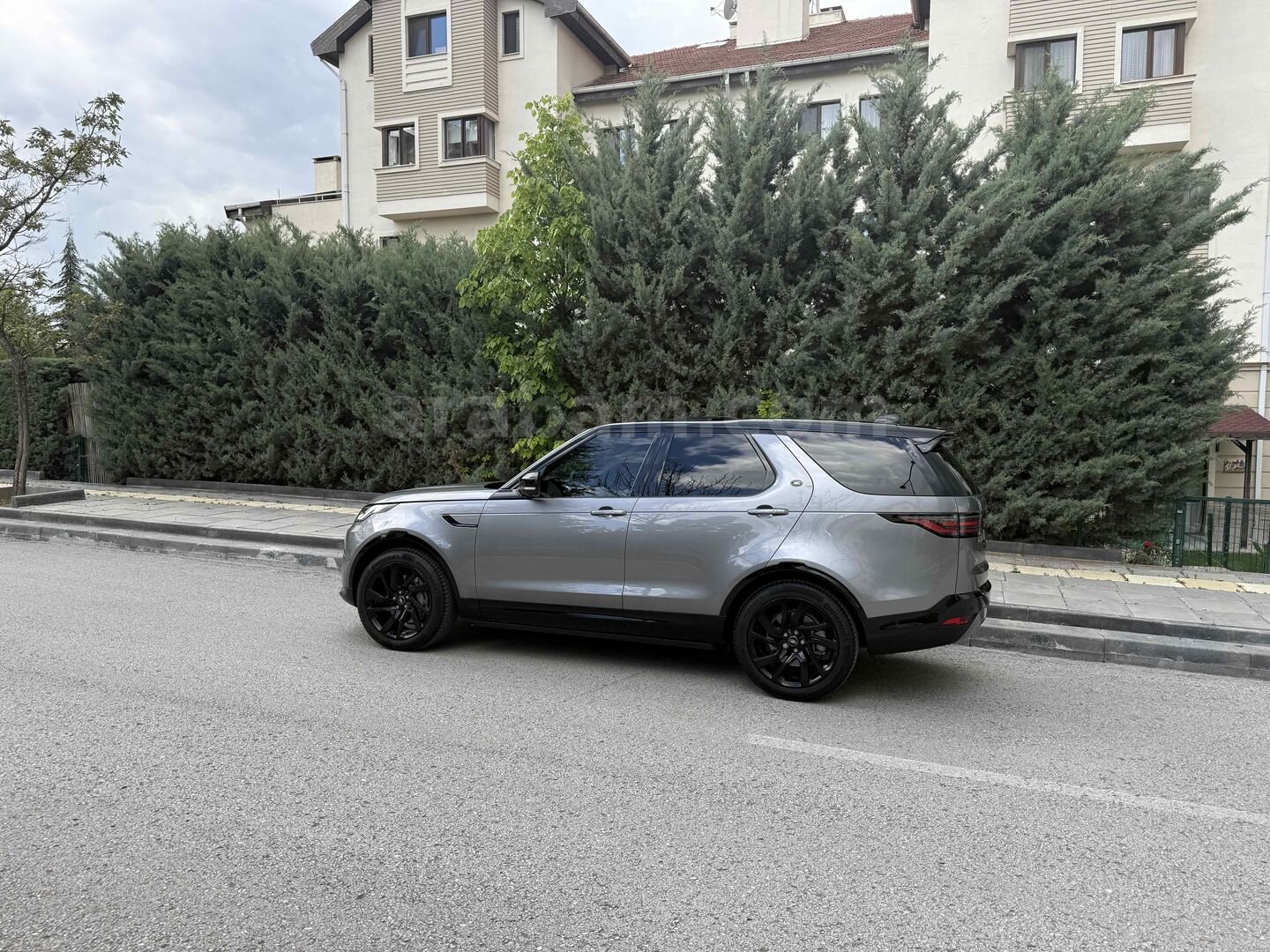 Sahibinden Land Rover Discovery 2.0 Si4 R-Dynamic SE 2023 Model Ankara 25.000 km Gri 5