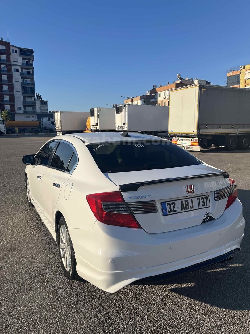 Sahibinden Honda Civic 1.6i VTEC Eco Elegance 2012 Model Antalya 206.000 km Beyaz 4