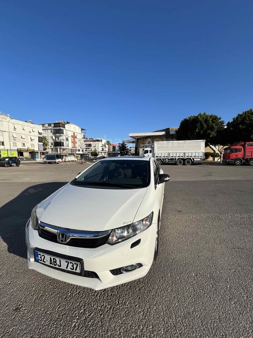 Sahibinden Honda Civic 1.6i VTEC Eco Elegance 2012 Model Antalya 206.000 km Beyaz 1