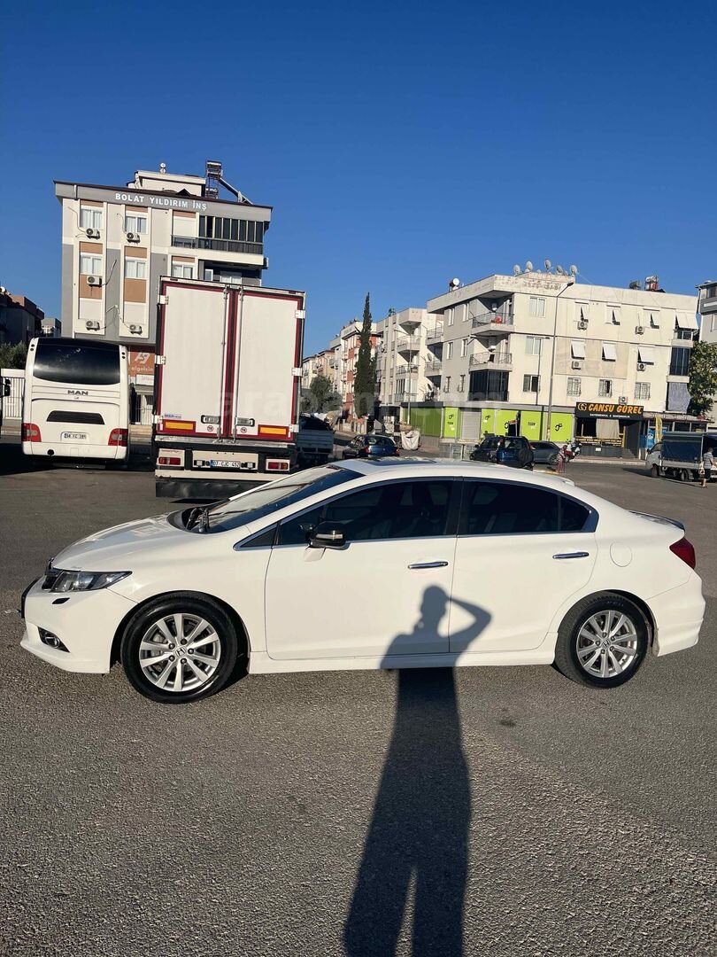 Sahibinden Honda Civic 1.6i VTEC Eco Elegance 2012 Model Antalya 206.000 km Beyaz 3