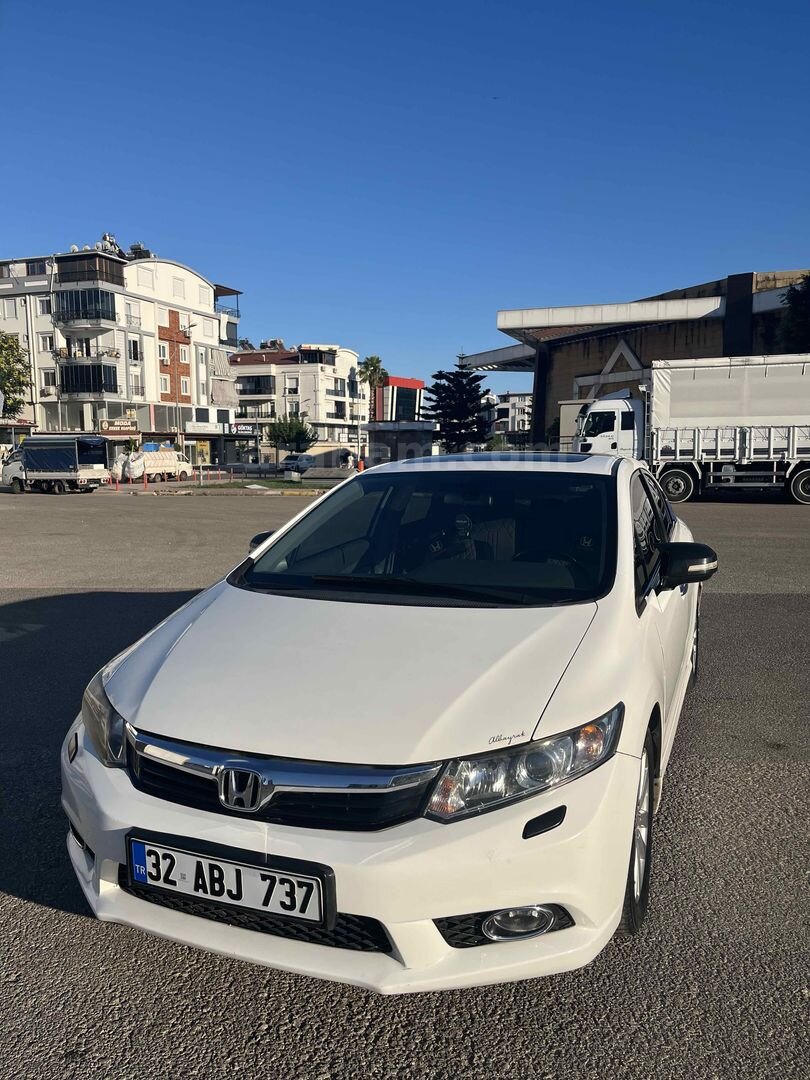 Sahibinden Honda Civic 1.6i VTEC Eco Elegance 2012 Model Antalya 206.000 km Beyaz 2
