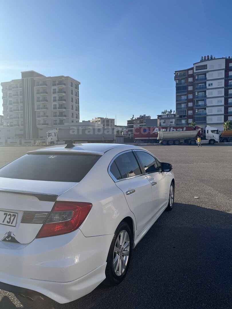 Sahibinden Honda Civic 1.6i VTEC Eco Elegance 2012 Model Antalya 206.000 km Beyaz 6