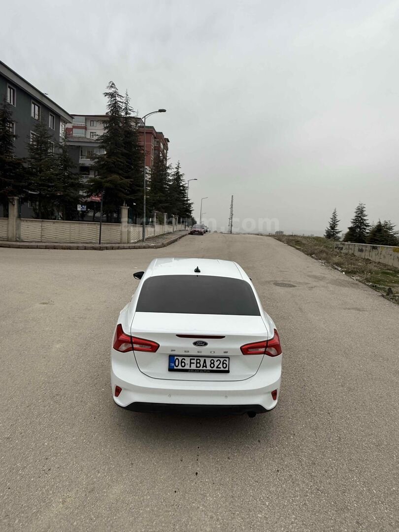 Sahibinden Ford Focus 1.5 TDCi Trend X 2019 Model Çankırı 196.000 km Beyaz 4