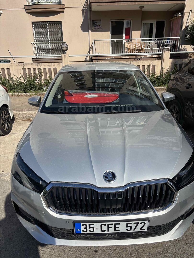 Sahibinden Skoda Fabia 1.0 TSI Premium 2024 Model İstanbul 26.500 km Gri 4