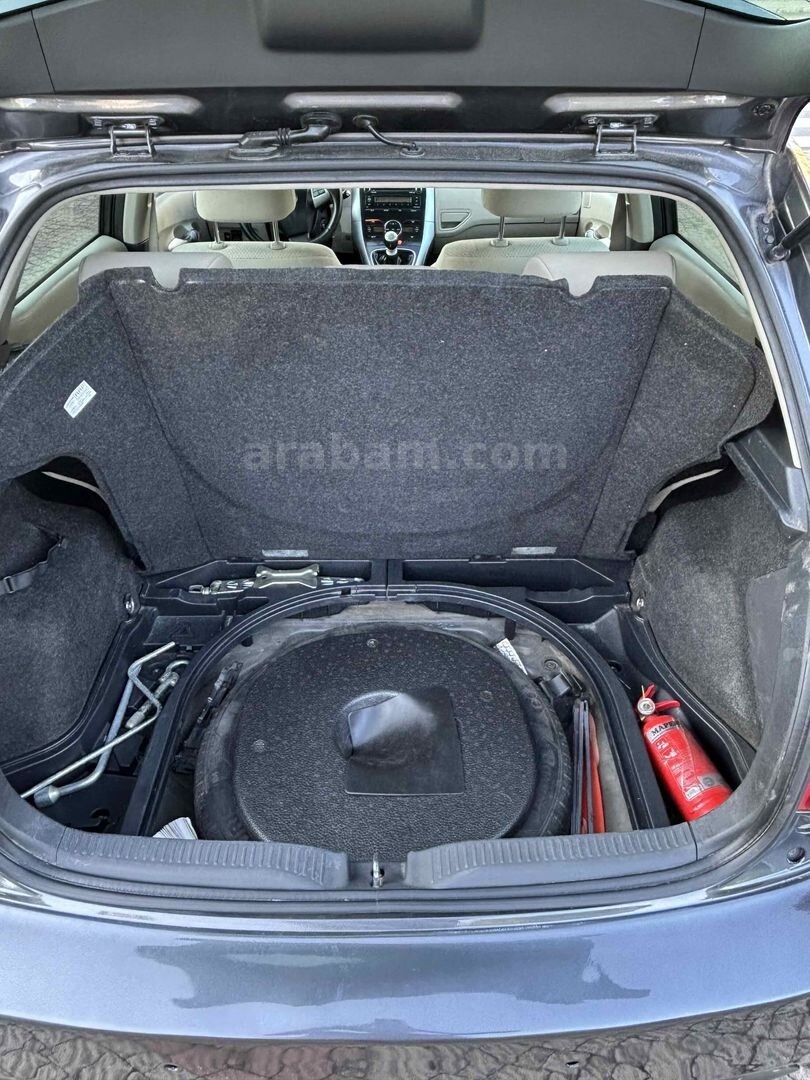 Sahibinden Toyota Auris 1.4 D-4D Comfort Extra 2011 Model İstanbul 289.750 km Füme 5