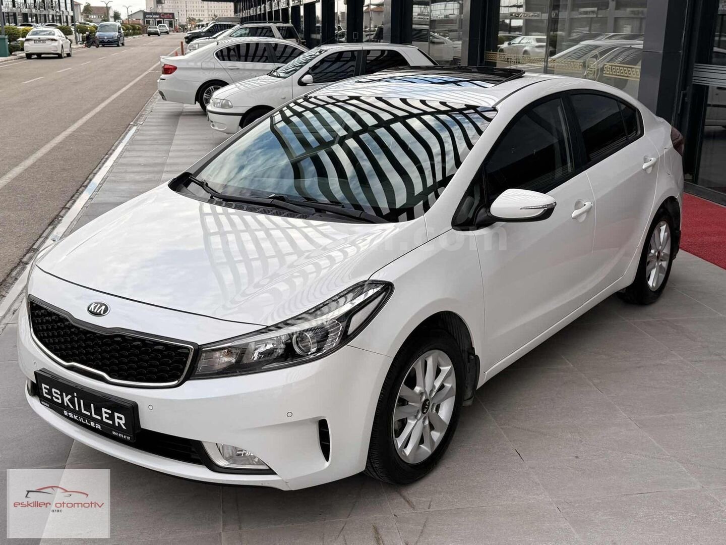 Galeriden Kia Cerato 1.6 CRDi Prestige 2018 Model Aksaray 50.000 km Beyaz 6