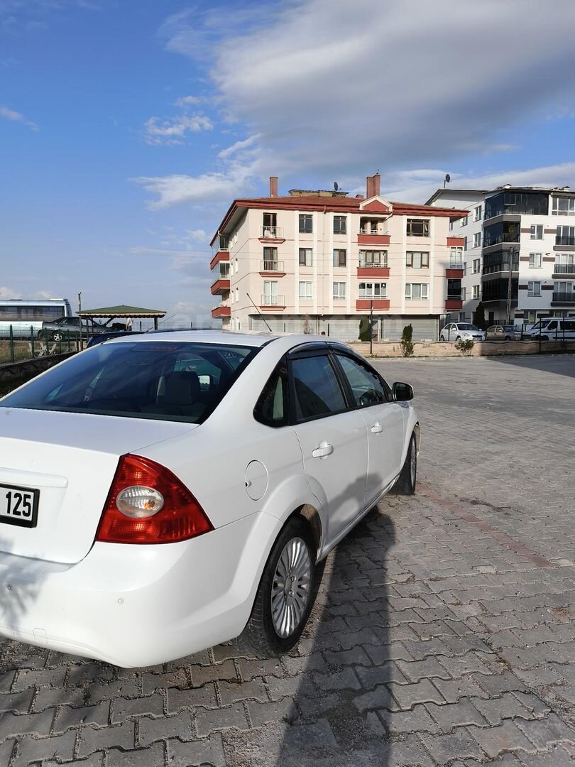 Sahibinden Ford Focus 1.6 Ti-VCT Titanium 2011 Model Ankara 325.000 km Beyaz 3