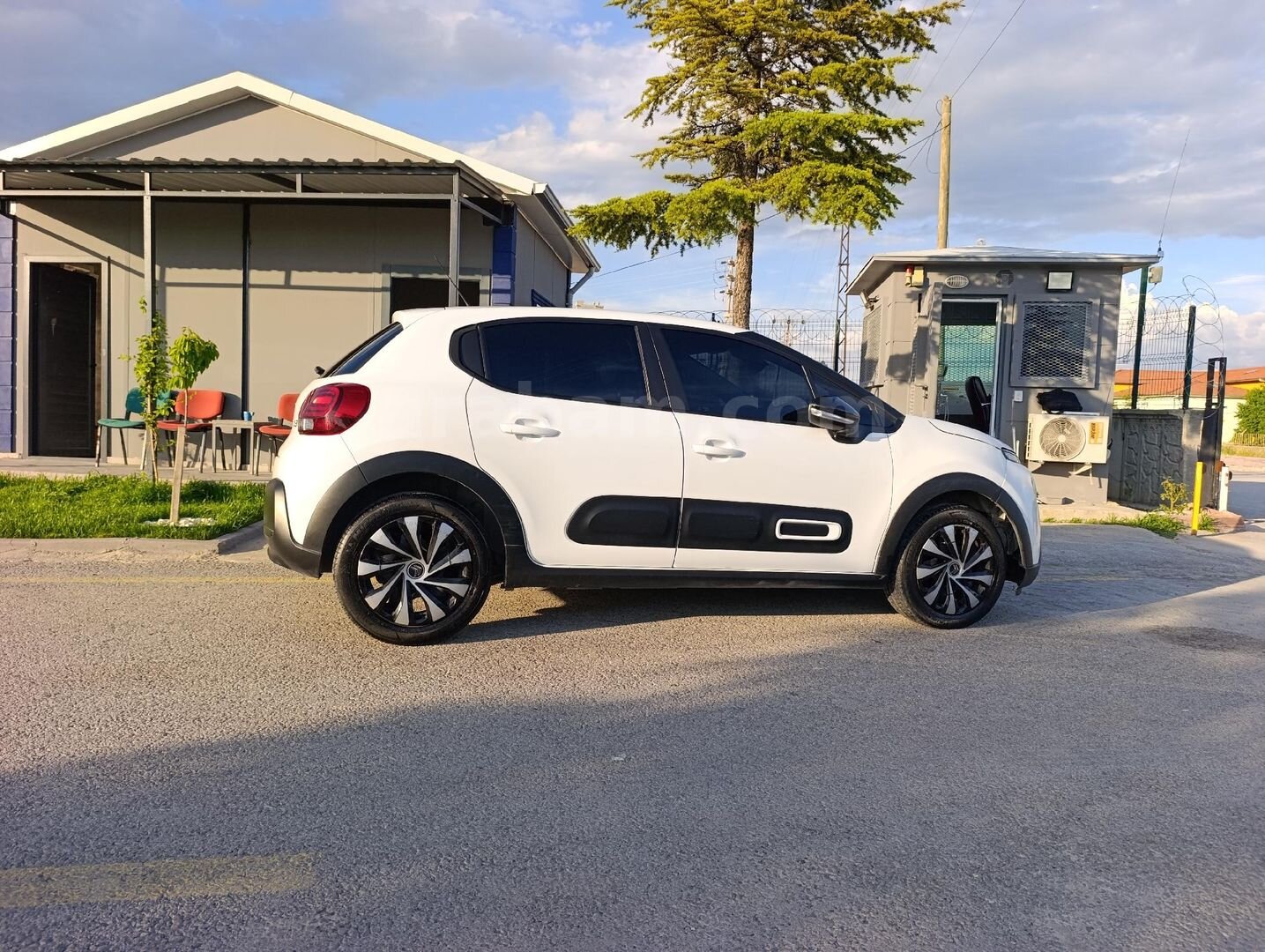 Sahibinden Citroen C3 1.2 PureTech Feel Bold 2023 Model Konya 91.000 km Beyaz 5