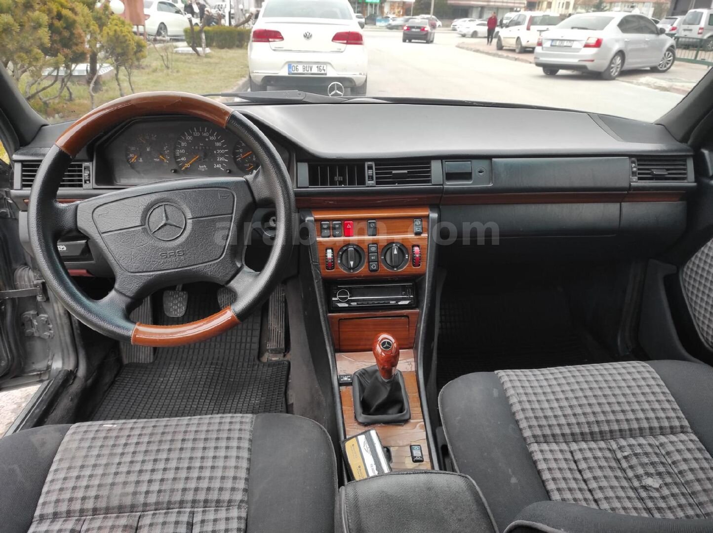 Sahibinden Mercedes - Benz E 200 1994 Model Konya 480.000 km Siyah 6