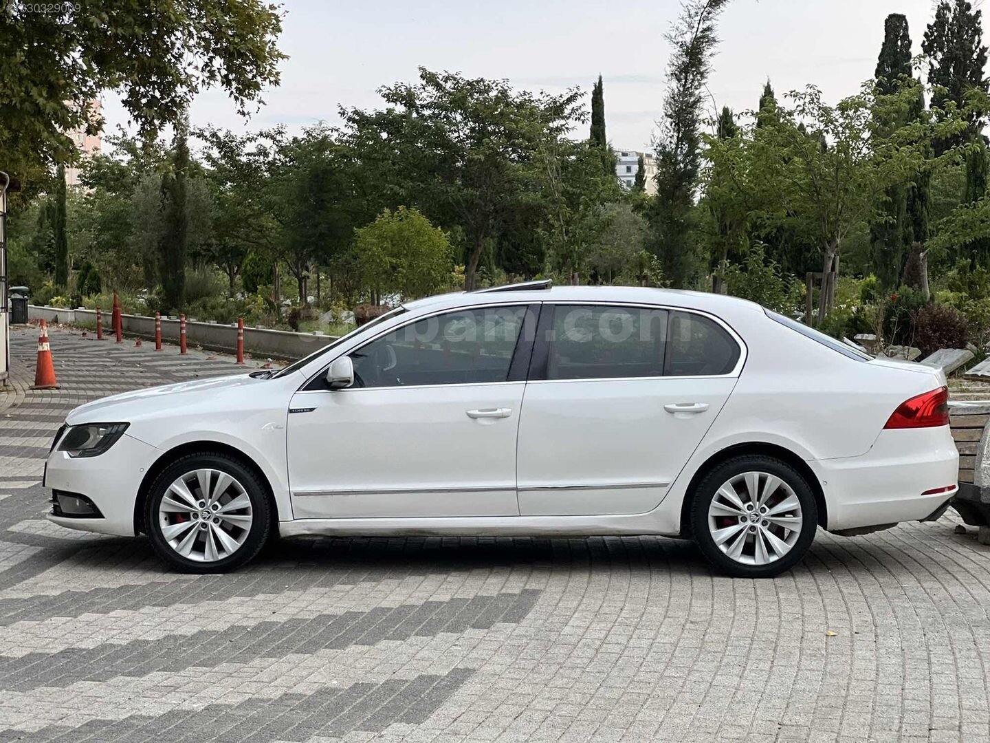Galeriden Skoda SuperB 1.6 TDI Elegance 2013 Model İstanbul 305.000 km Beyaz 4