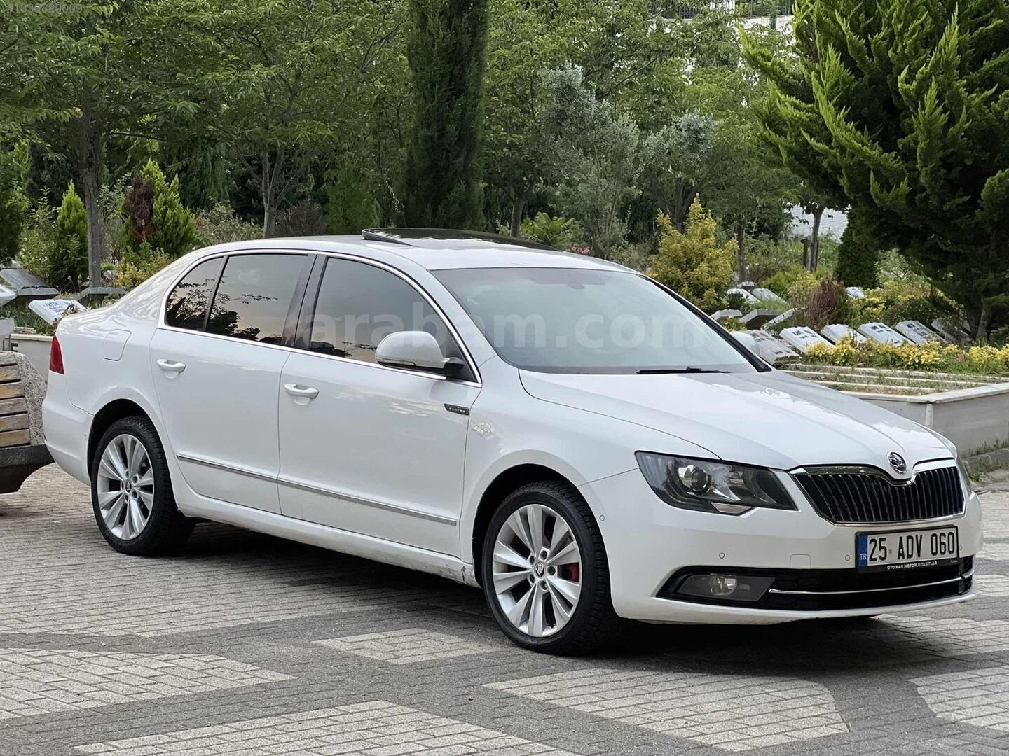 Galeriden Skoda SuperB 1.6 TDI Elegance 2013 Model İstanbul 305.000 km Beyaz 2