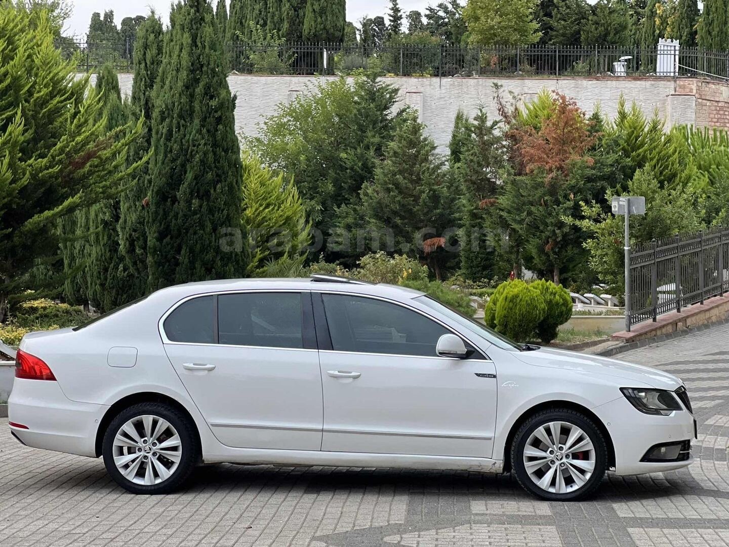 Galeriden Skoda SuperB 1.6 TDI Elegance 2013 Model İstanbul 305.000 km Beyaz 3
