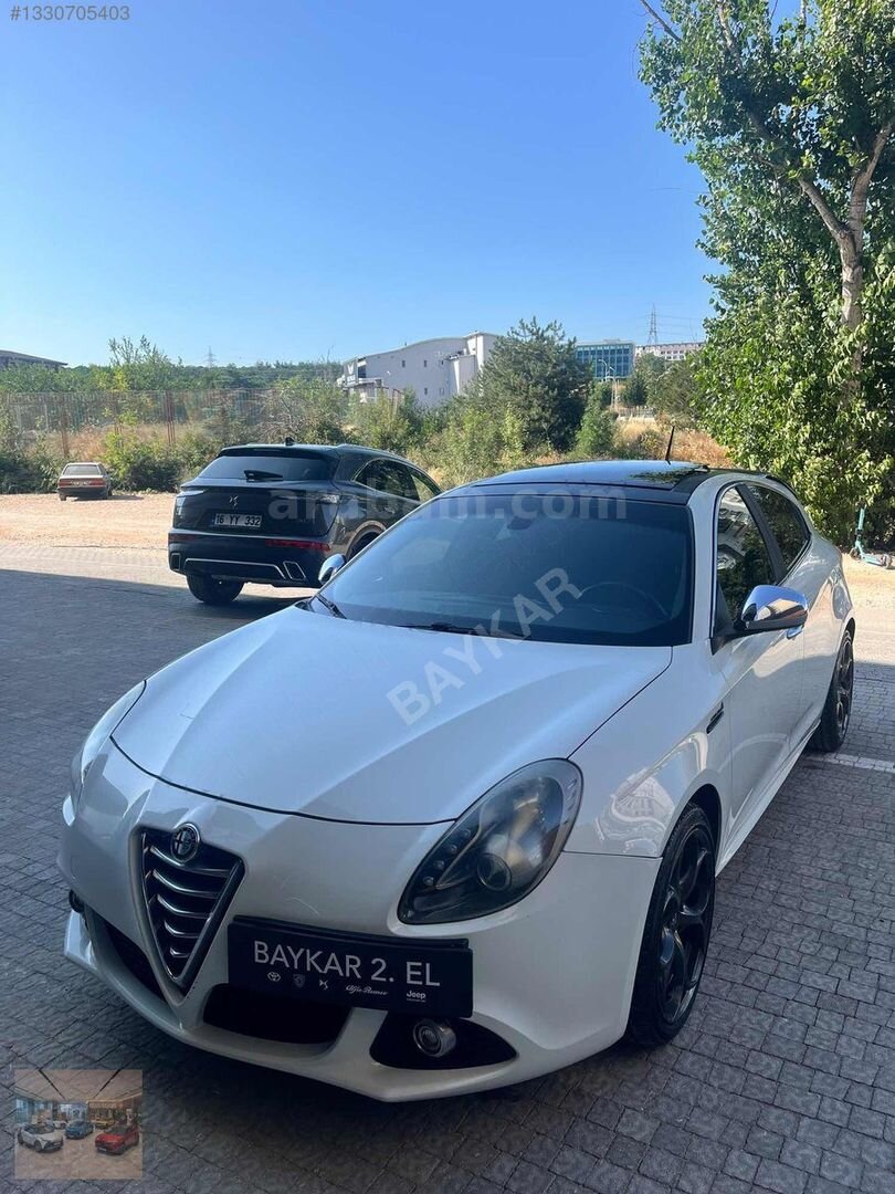 Galeriden Alfa Romeo Giulietta 1.4 TB MultiAir Distinctive 2015 Model Bursa 100.000 km Beyaz 3