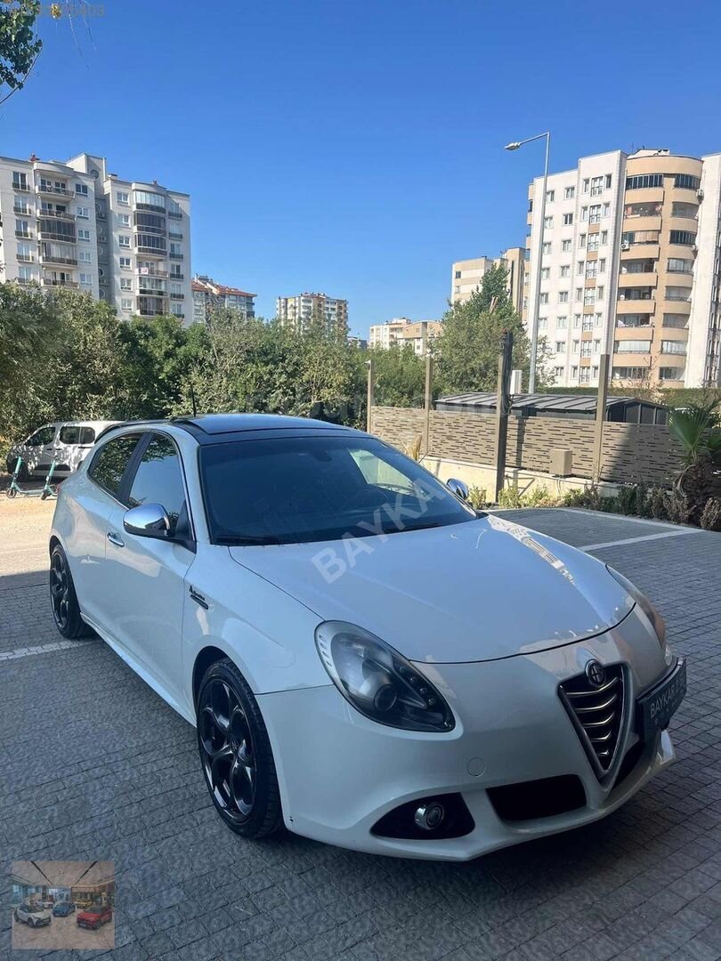Galeriden Alfa Romeo Giulietta 1.4 TB MultiAir Distinctive 2015 Model Bursa 100.000 km Beyaz 2