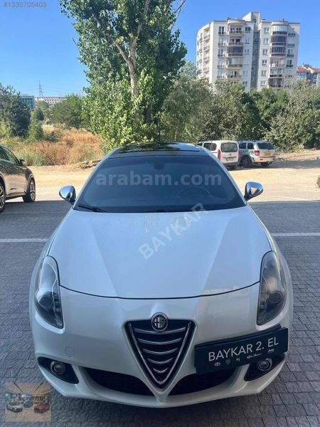 Galeriden Alfa Romeo Giulietta 1.4 TB MultiAir Distinctive 2015 Model Bursa 100.000 km Beyaz