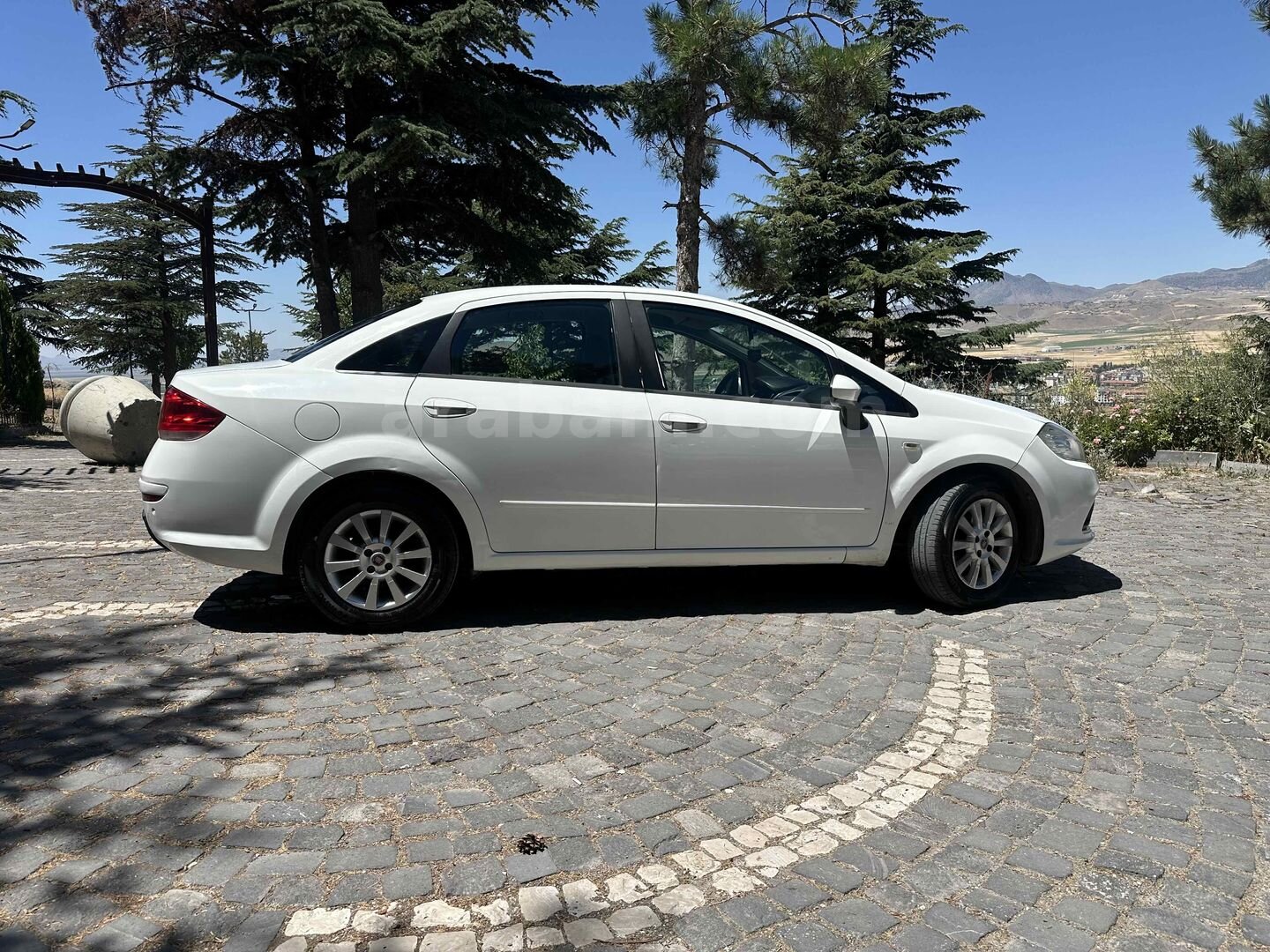 Galeriden Fiat Linea 1.3 Multijet Urban 2015 Model Kayseri 200.000 km Beyaz 5