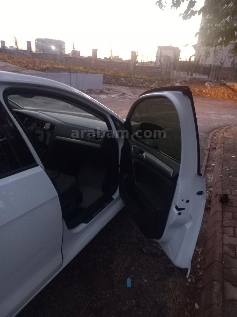 Sahibinden Volkswagen Golf 1.6 TDi BlueMotion Comfortline 2015 Model İstanbul 220.000 km Beyaz 6