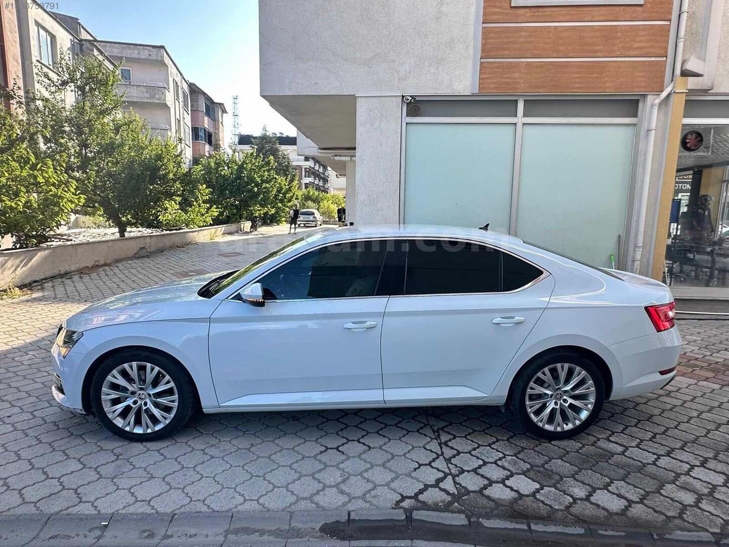 Galeriden Skoda SuperB 1.5 TSI Premium 2020 Model Balıkesir 63.000 km Beyaz 4