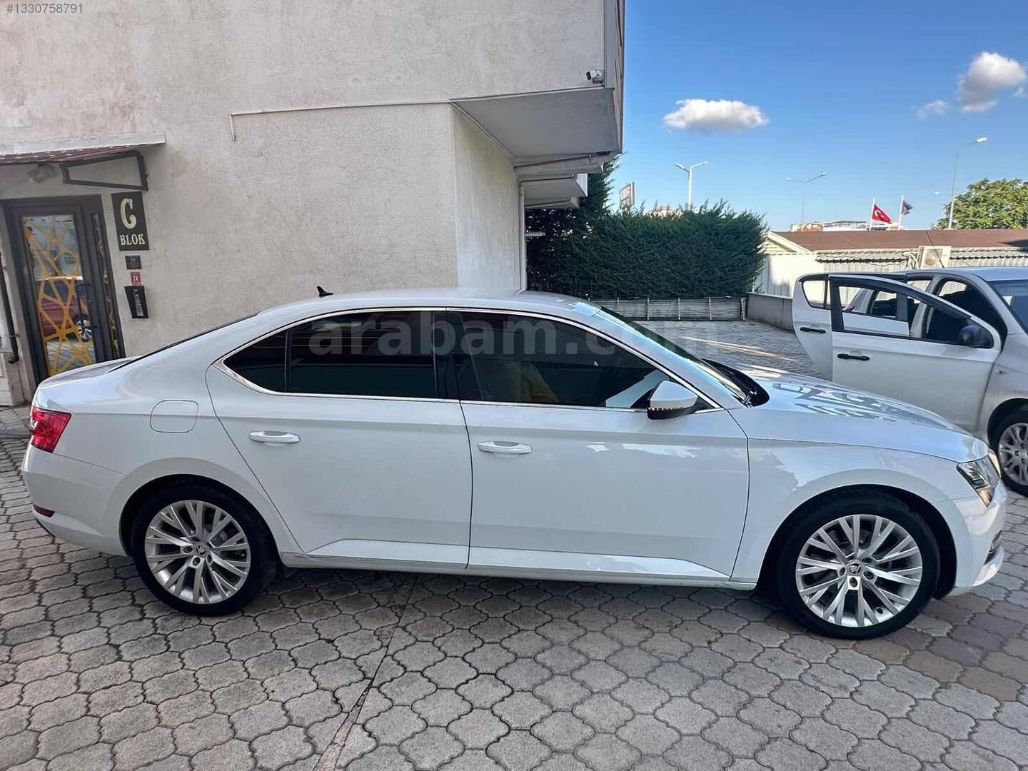 Galeriden Skoda SuperB 1.5 TSI Premium 2020 Model Balıkesir 63.000 km Beyaz 5