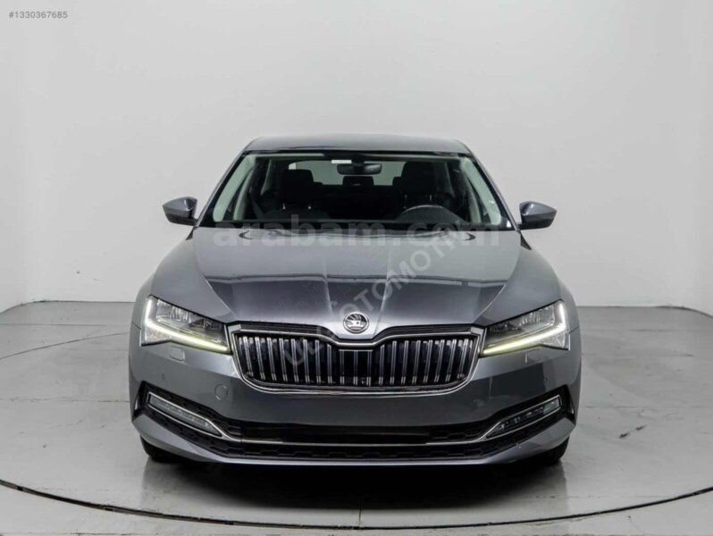 Galeriden Skoda SuperB 1.5 TSI Premium 2023 Model İstanbul 120.000 km Füme