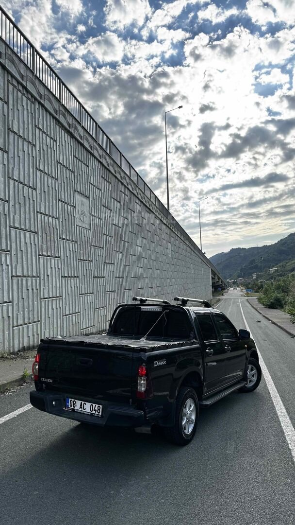 Sahibinden Isuzu D-Max 2.5 4x2 2011 Model 127.000 km Siyah 4