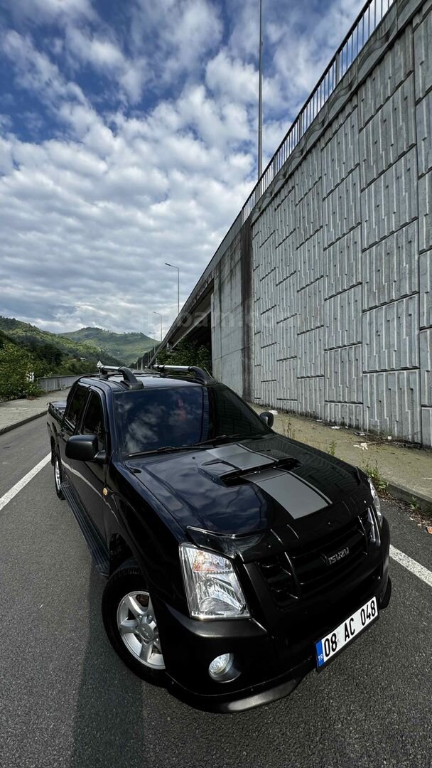 Sahibinden Isuzu D-Max 2.5 4x2 2011 Model 127.000 km Siyah 2