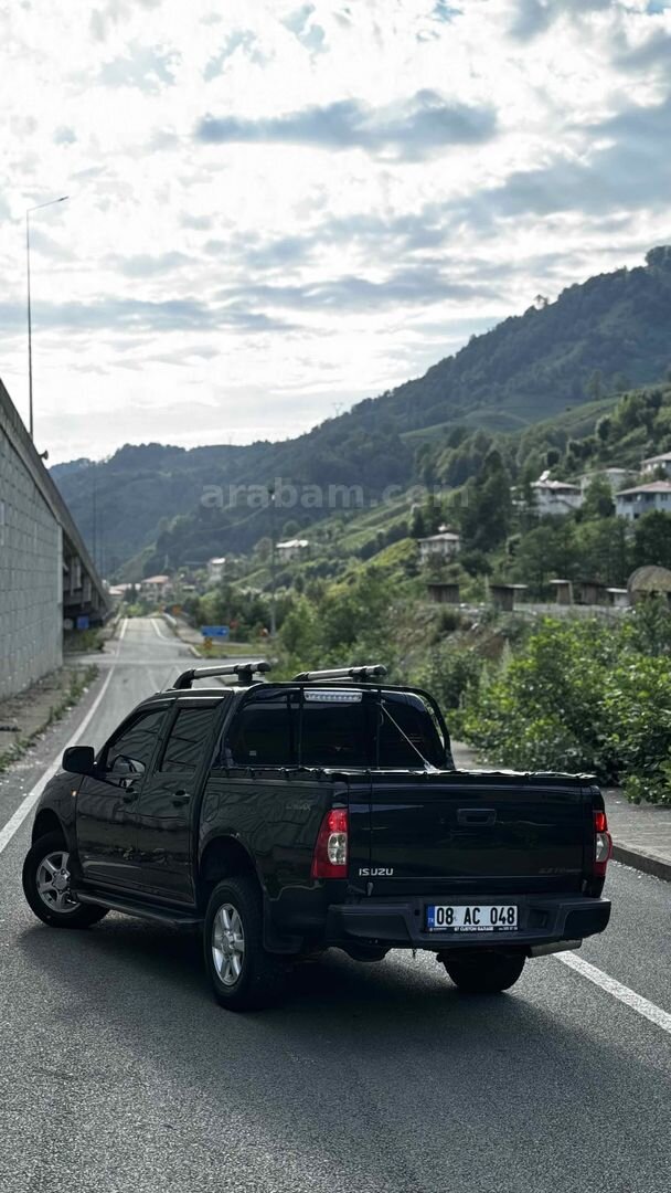 Sahibinden Isuzu D-Max 2.5 4x2 2011 Model 127.000 km Siyah 3
