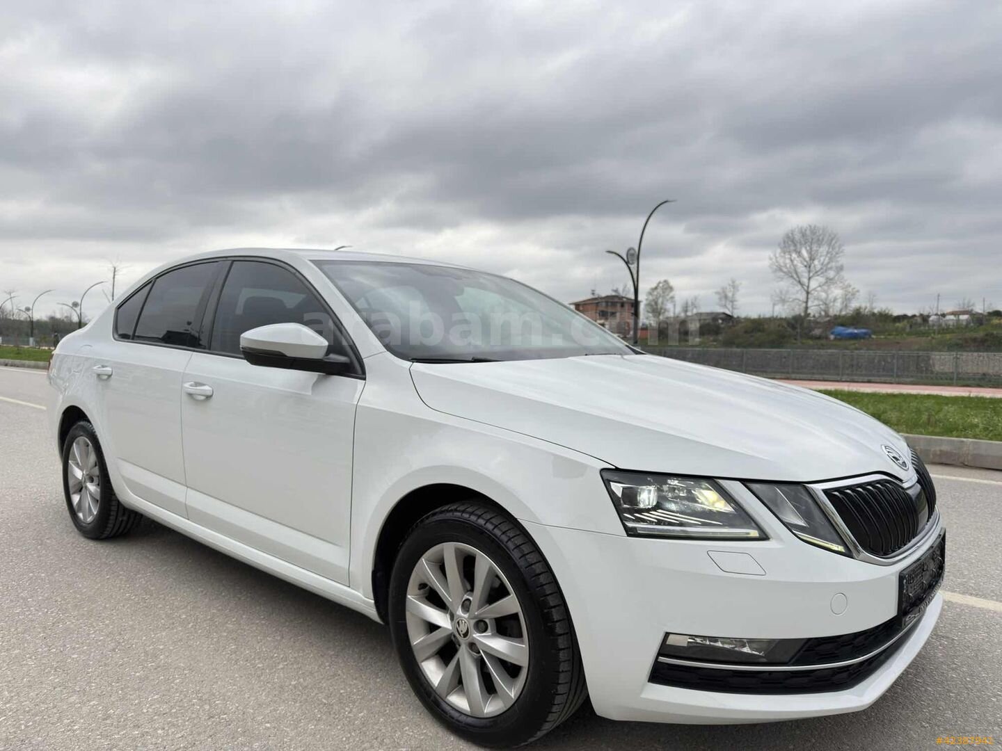 Galeriden Skoda Octavia 1.6 TDI Style CR 2018 Model Samsun 99.000 km Beyaz 4