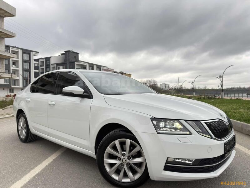 Galeriden Skoda Octavia 1.6 TDI Style CR 2018 Model Samsun 99.000 km Beyaz