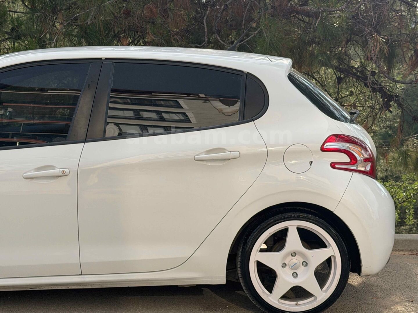 Sahibinden Peugeot 208 1.4 HDi Active 2014 Model Denizli 240.000 km Beyaz 5