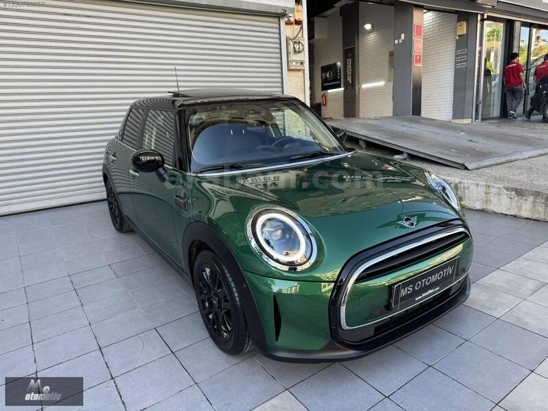 Galeriden Mini Cooper 1.5 Signature 2024 Model İstanbul 13.000 km Yeşil