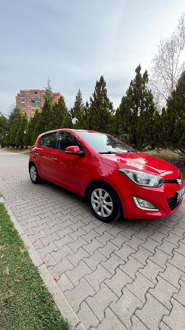 Sahibinden Hyundai i20 1.4 CVVT Elite 2013 Model Ankara 1.350.000 km Kırmızı 1