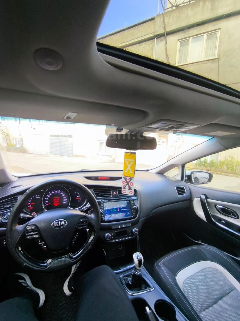 Sahibinden Kia Ceed 1.6 CRDi Concept SW 2013 Model Bursa 219.000 km Beyaz 7