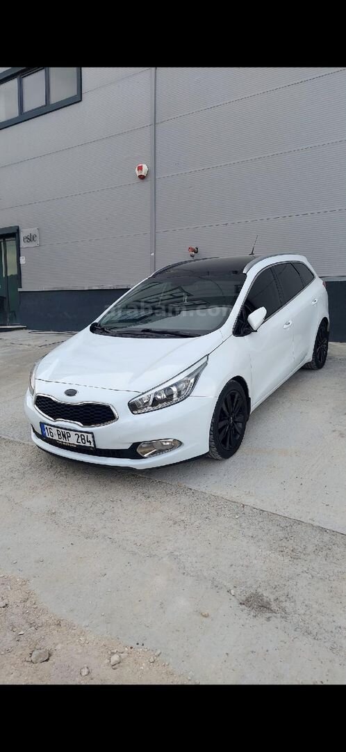 Sahibinden Kia Ceed 1.6 CRDi Concept SW 2013 Model Bursa 219.000 km Beyaz 1