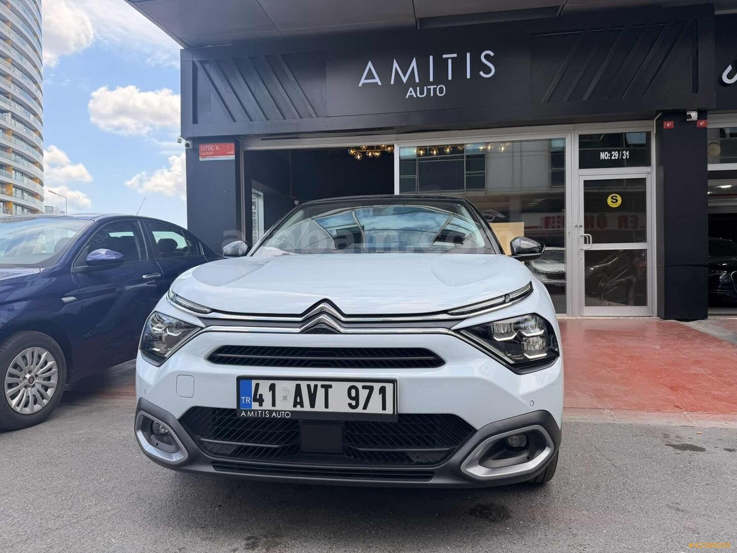 Galeriden Citroen e-C4 Shine Bold 2024 Model İstanbul 40.000 km Beyaz 1