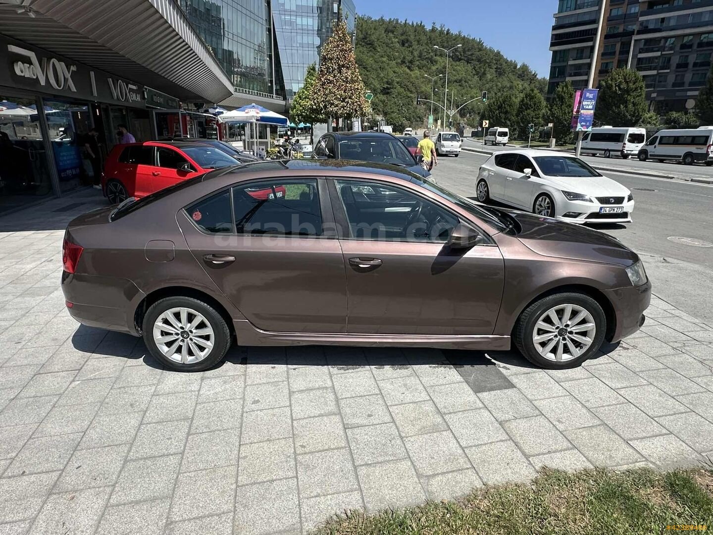 Galeriden Skoda Octavia 1.6 TDI Ambition 2014 Model İstanbul 267.000 km Kahverengi 6