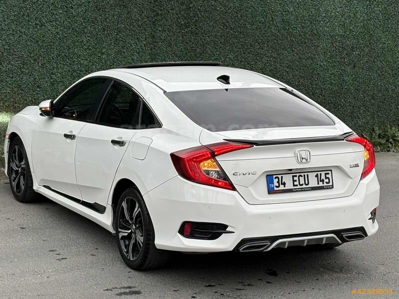 Galeriden Honda Civic 1.5 i-VTEC Eco Executive Plus 2021 Model İstanbul 83.000 km Beyaz