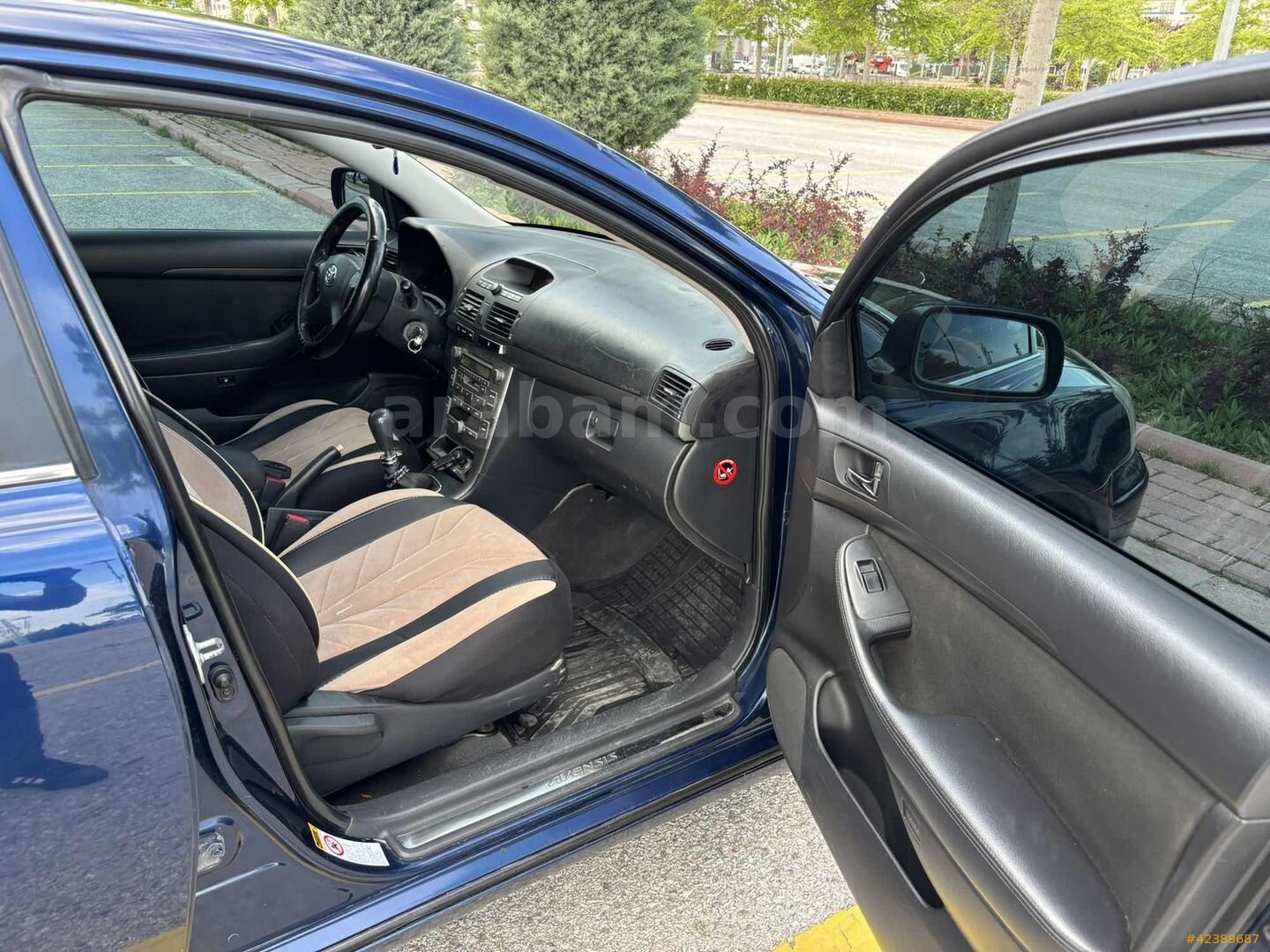 Galeriden Toyota Avensis 1.6 Comfort 2005 Model Konya 310.000 km Lacivert 3
