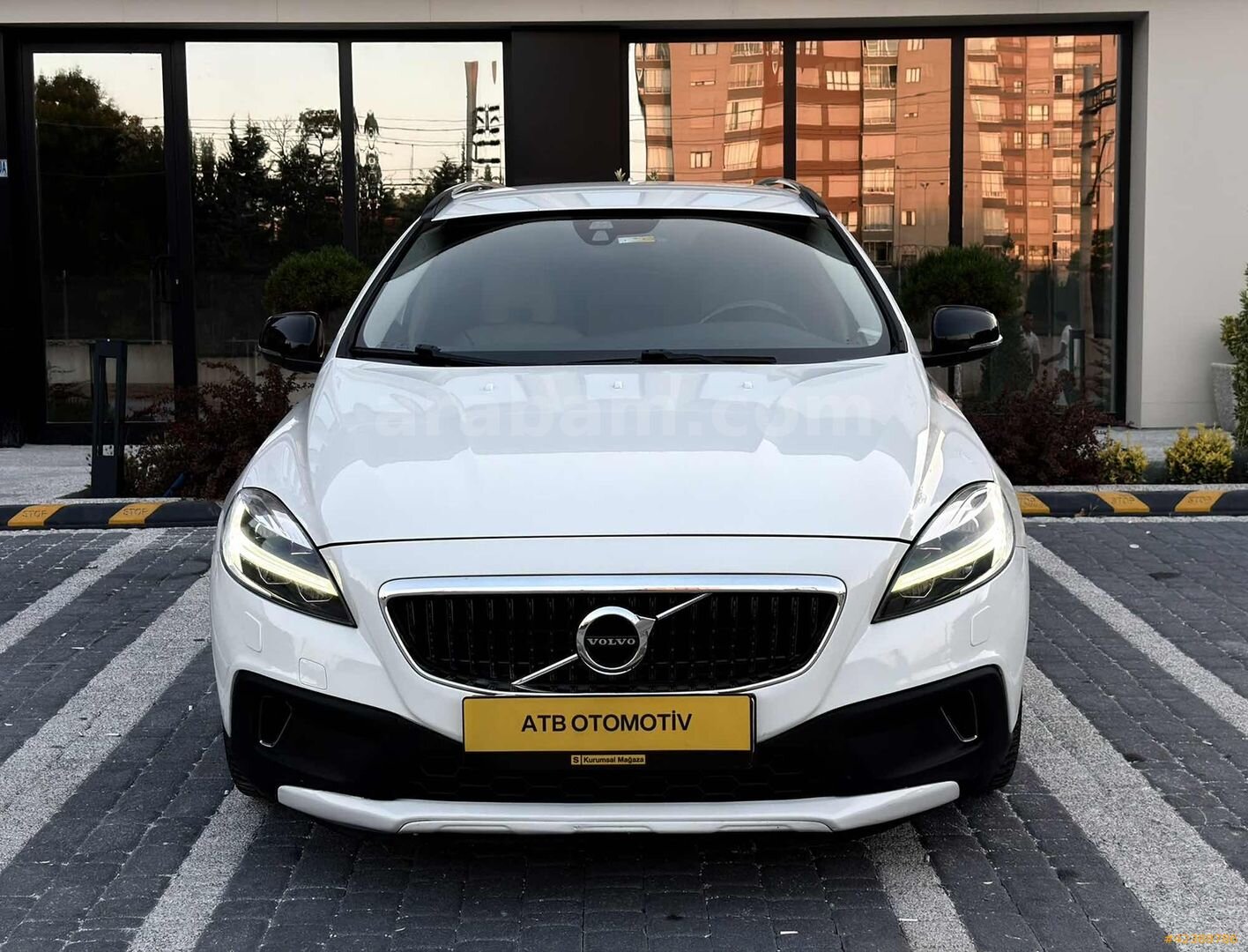 Galeriden Volvo V40 Cross Country 1.5 T3 Advance 2018 Model Konya 128.000 km Beyaz 2