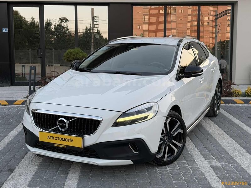 Galeriden Volvo V40 Cross Country 1.5 T3 Advance 2018 Model Konya 128.000 km Beyaz